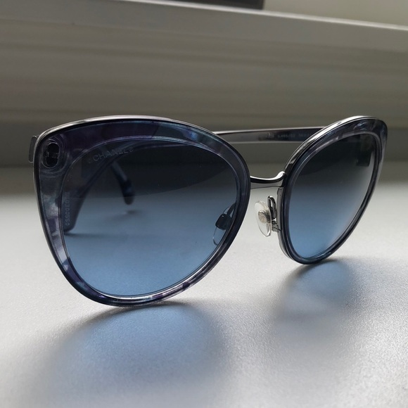 CHANEL 💙 Sunglasses - Picture 2 of 8